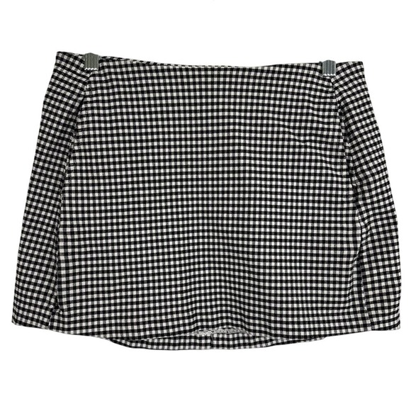 Urban Outfitters Dresses & Skirts - Urban Outfitters Size Medium Gingham Mini‎ Skirt Black White Preppy
